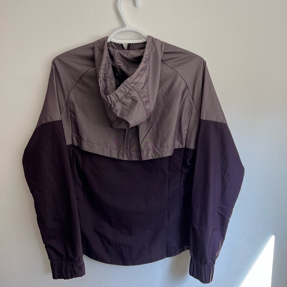 Nike Two-Toned Purple Windbreaker - Picture 2 of 3